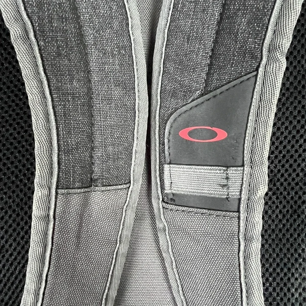 Oakley Backpack 5 Speed Pack Gray Red Travel Commute School‎ Work College